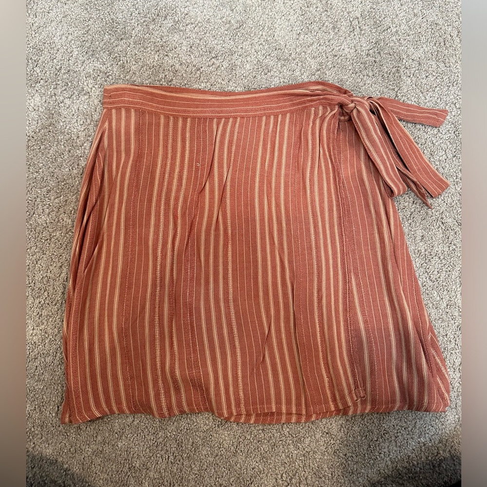 American Eagle Wrap Skirt. Size Small. Runs slightly big.